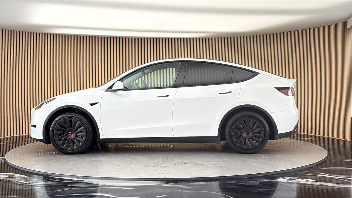 Tesla Model Y Image 15