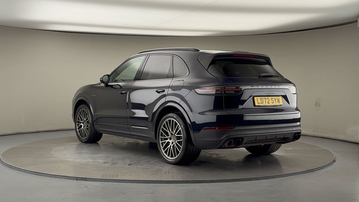 Porsche Cayenne Image 2