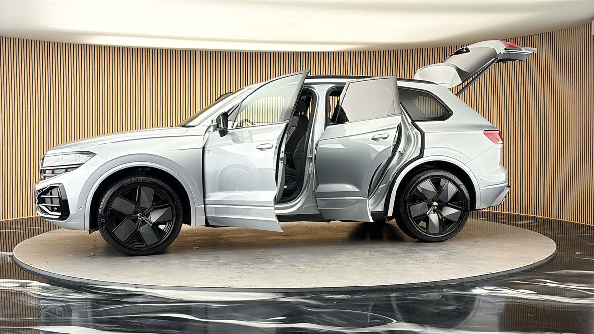 More views of Volkswagen Touareg