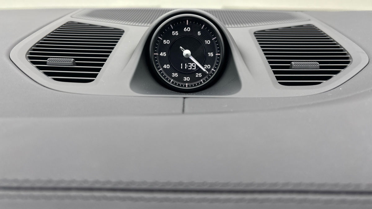 Porsche Cayenne Image 25