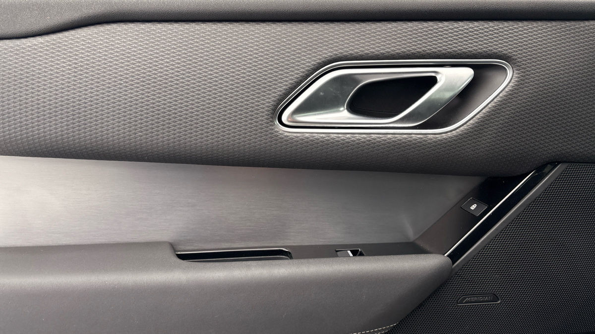 Land Rover Range Rover Velar Image 19