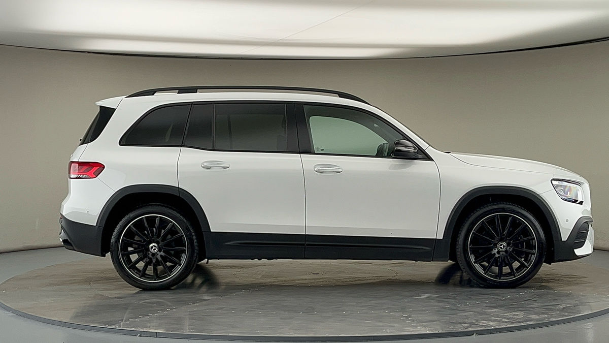 Mercedes-Benz GLB Image 16