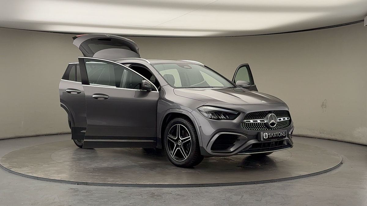 More views of Mercedes-Benz GLA