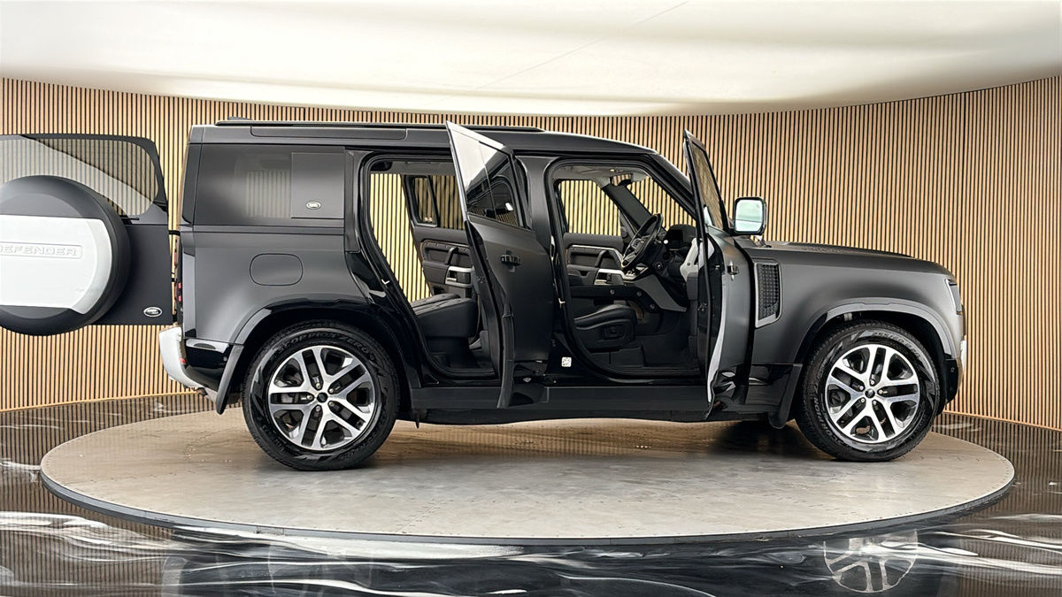 More views of Land Rover Defender 110