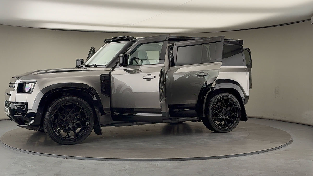 More views of Land Rover Defender 110