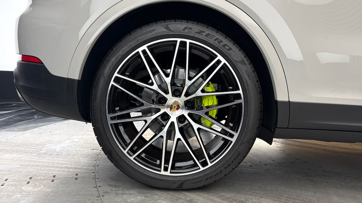 Porsche Cayenne Image 10