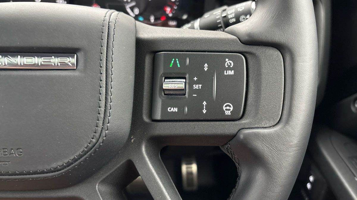 Land Rover Defender 110 Image 14