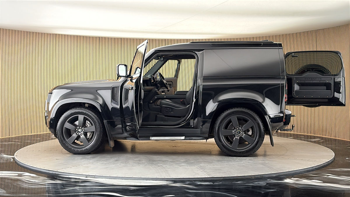 More views of Land Rover Defender 90
