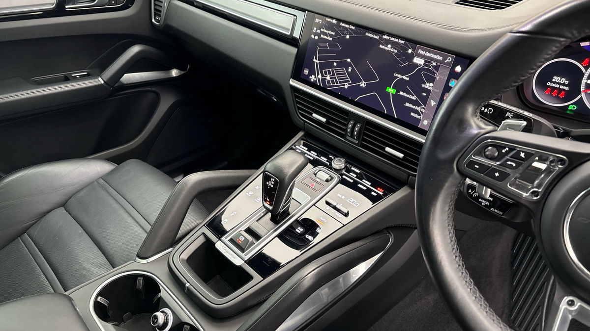 Porsche Cayenne Image 18