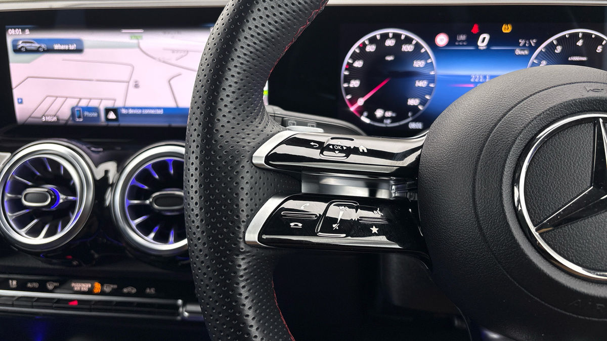 Mercedes-Benz GLB Image 13