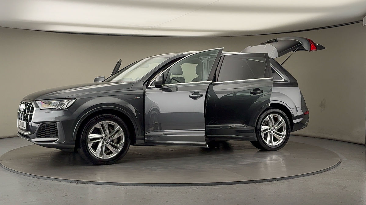 More views of Audi Q7