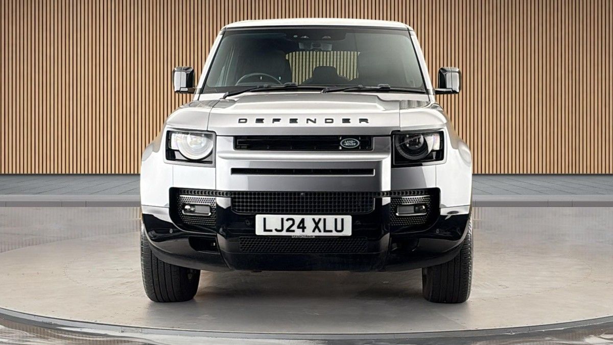 Land Rover Defender 110 Image 3