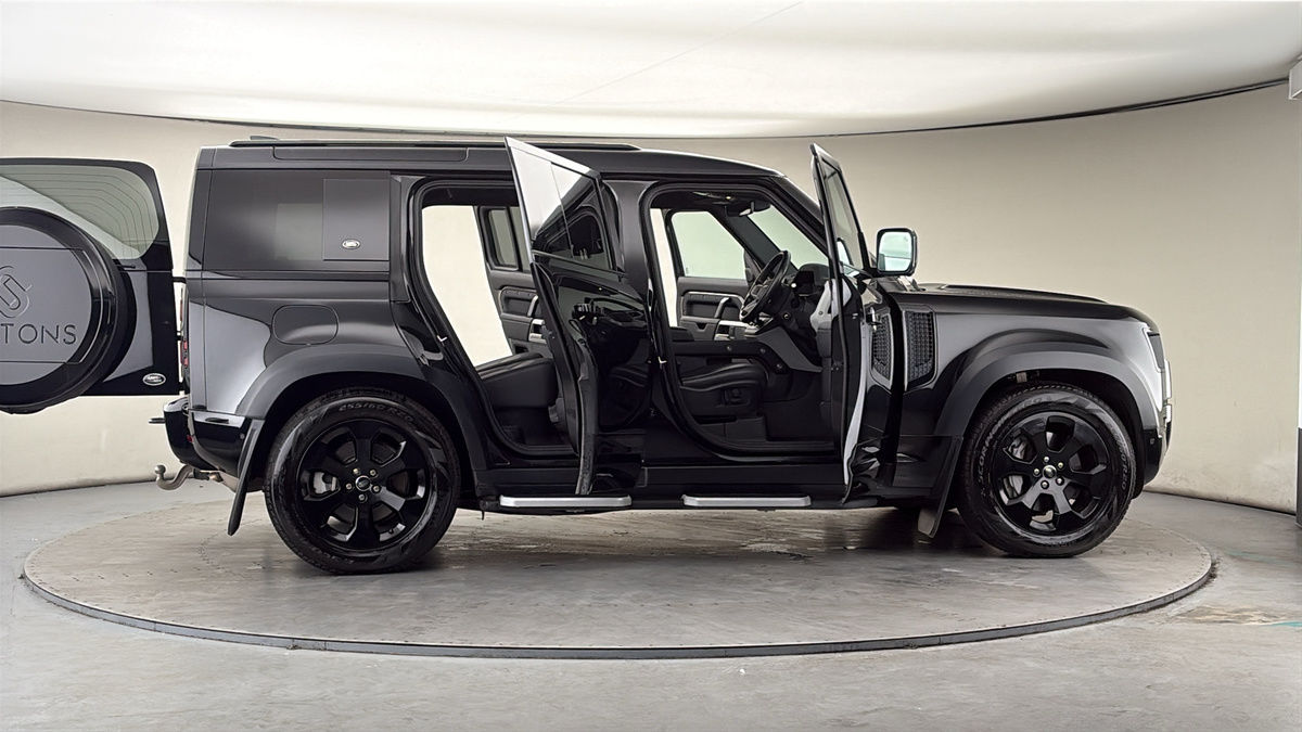More views of Land Rover Defender 110