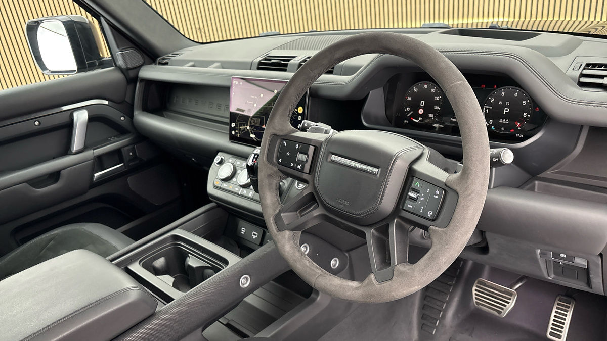Land Rover Defender 110 Image 5