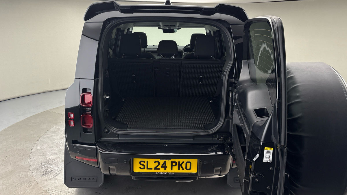 Land Rover Defender 110 Urban Image 23