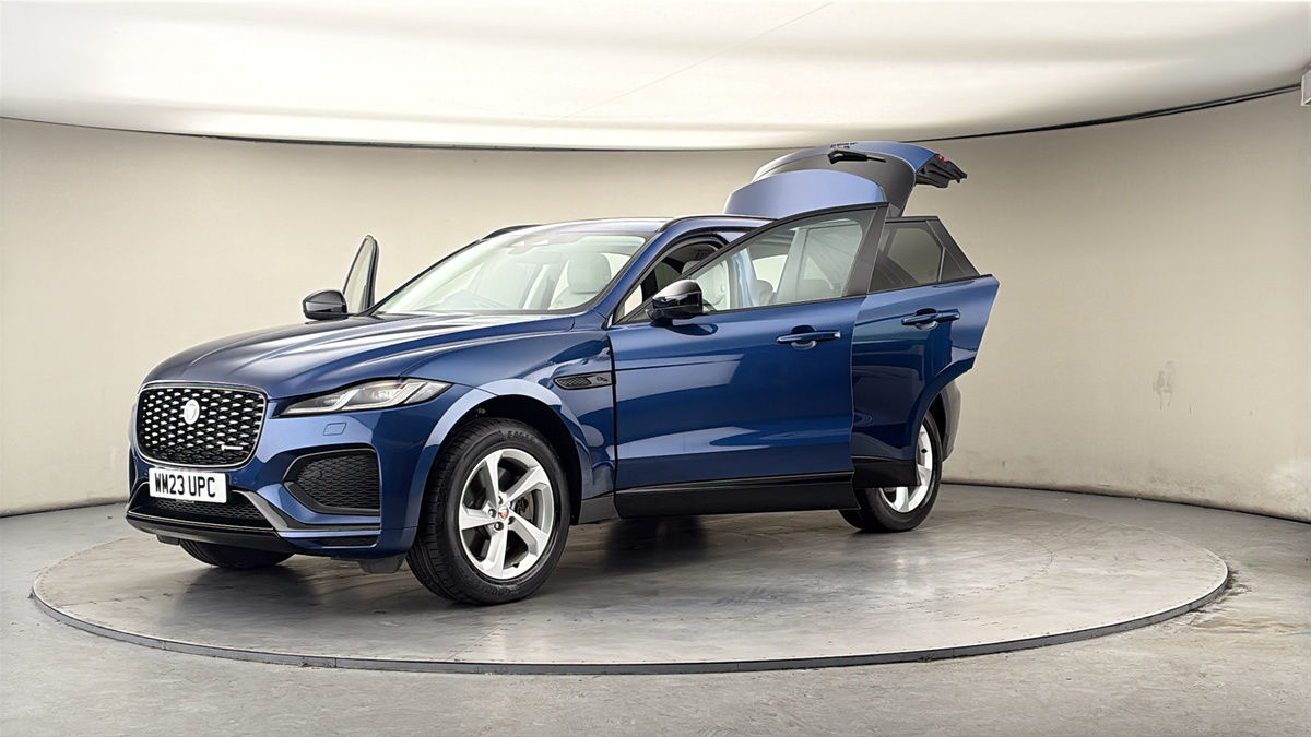 Jaguar F-PACE Image 22