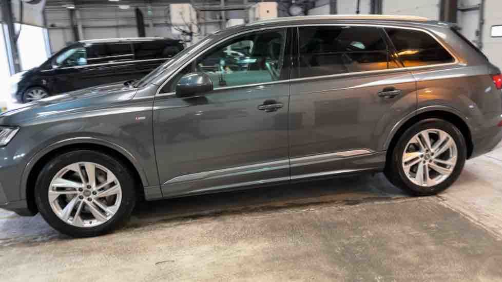 More views of Audi Q7