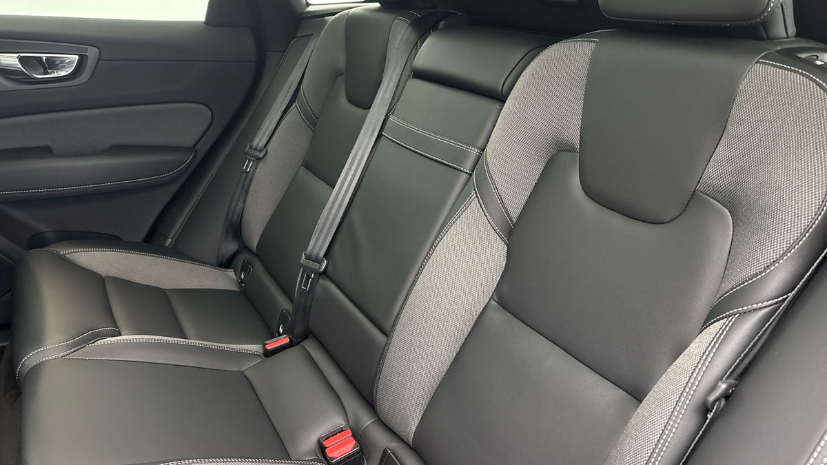 Volvo XC60 Image 8