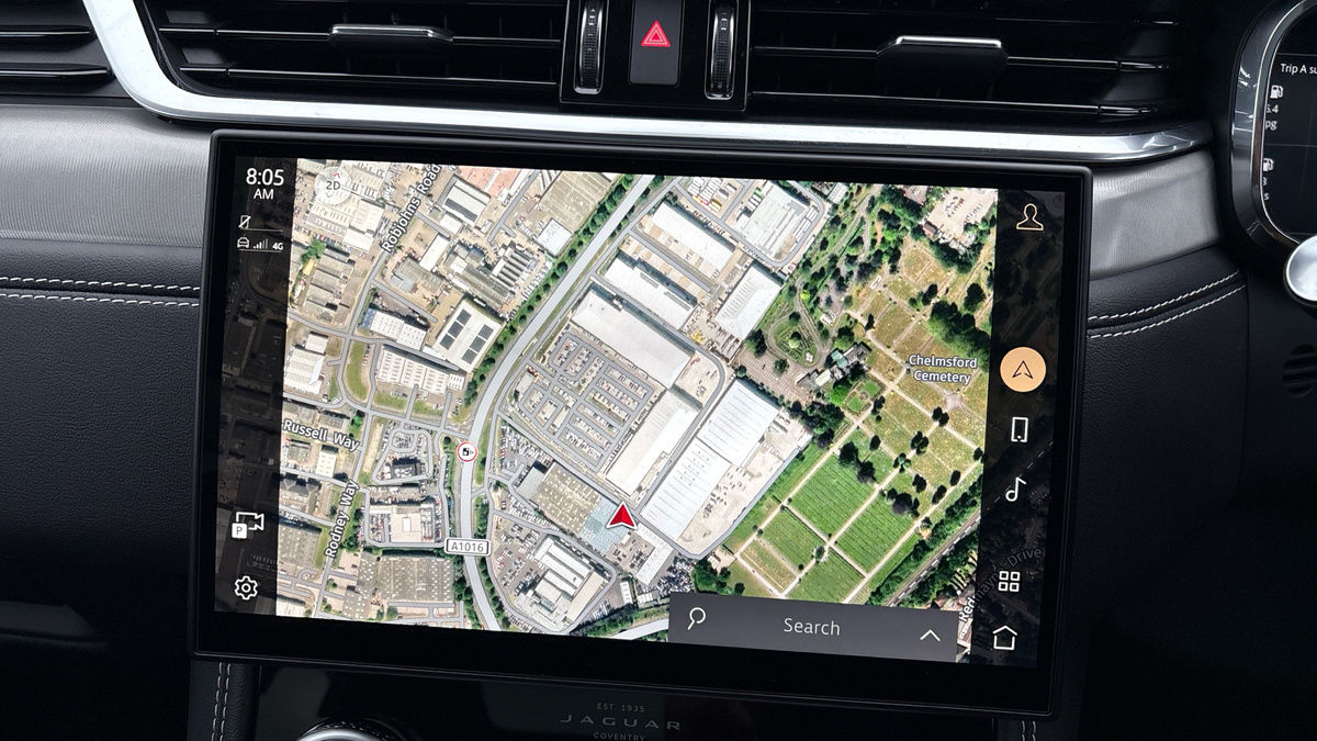 Jaguar F-PACE Image 17