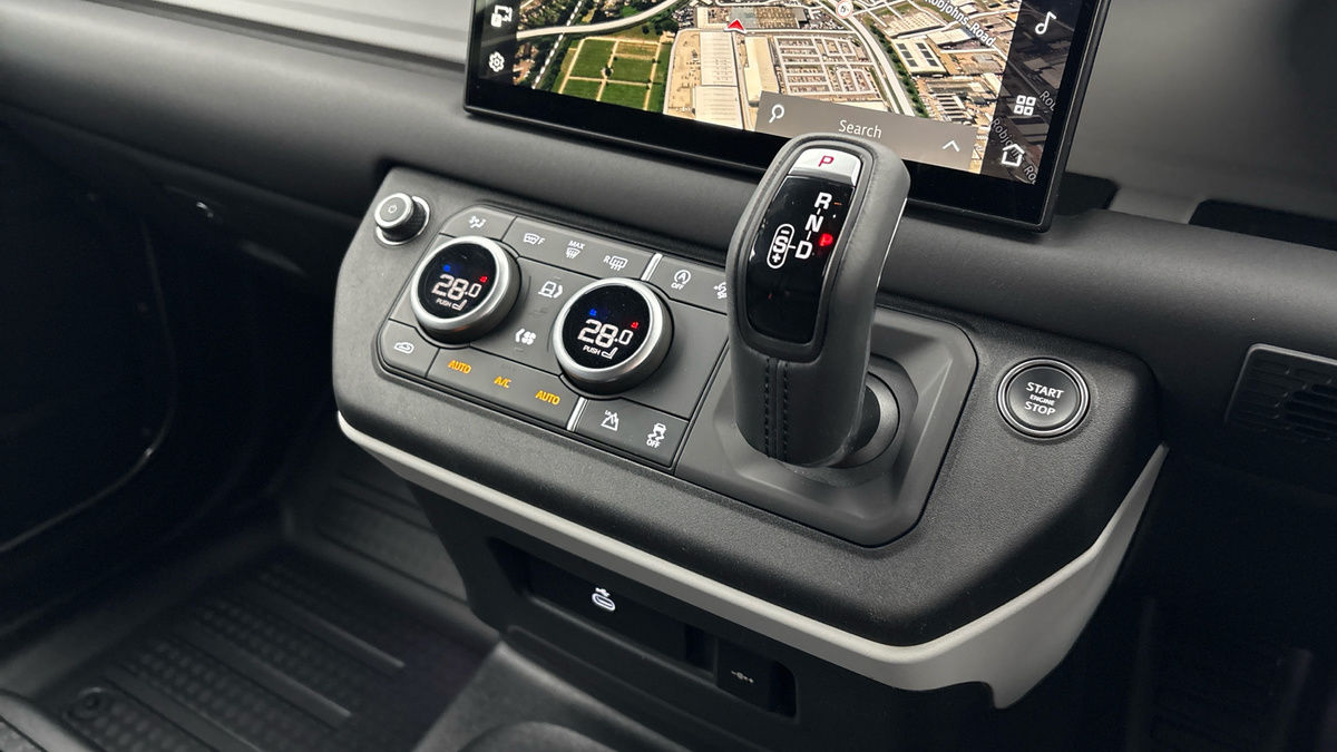 Land Rover Defender 90 Image 18