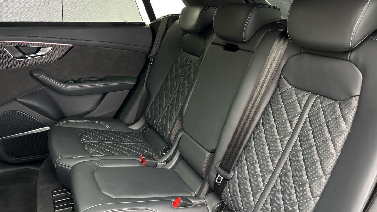 Audi SQ8 Image 8