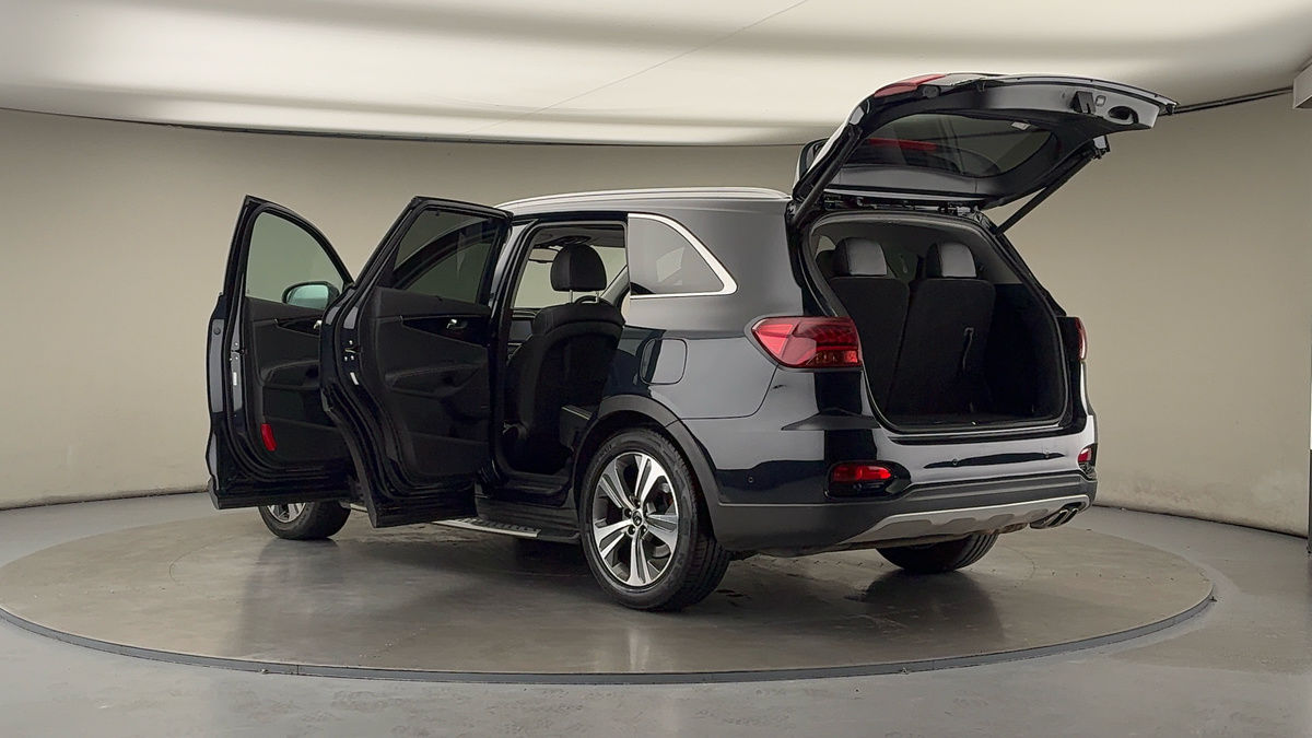 More views of Kia Sorento