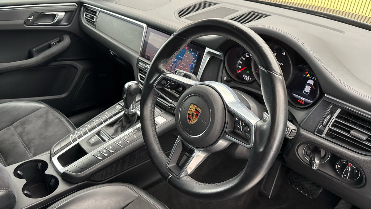 Porsche Macan Image 18
