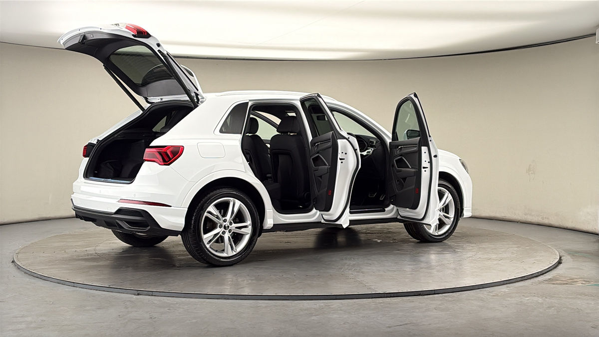More views of Audi Q3