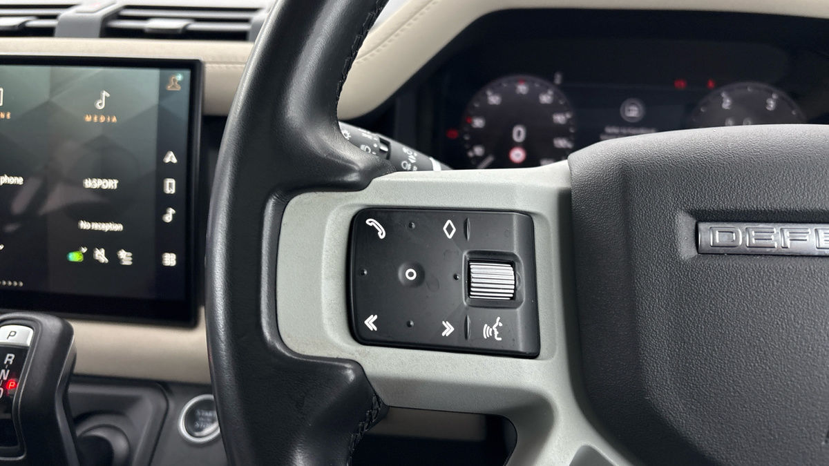 Land Rover Defender 110 Image 13