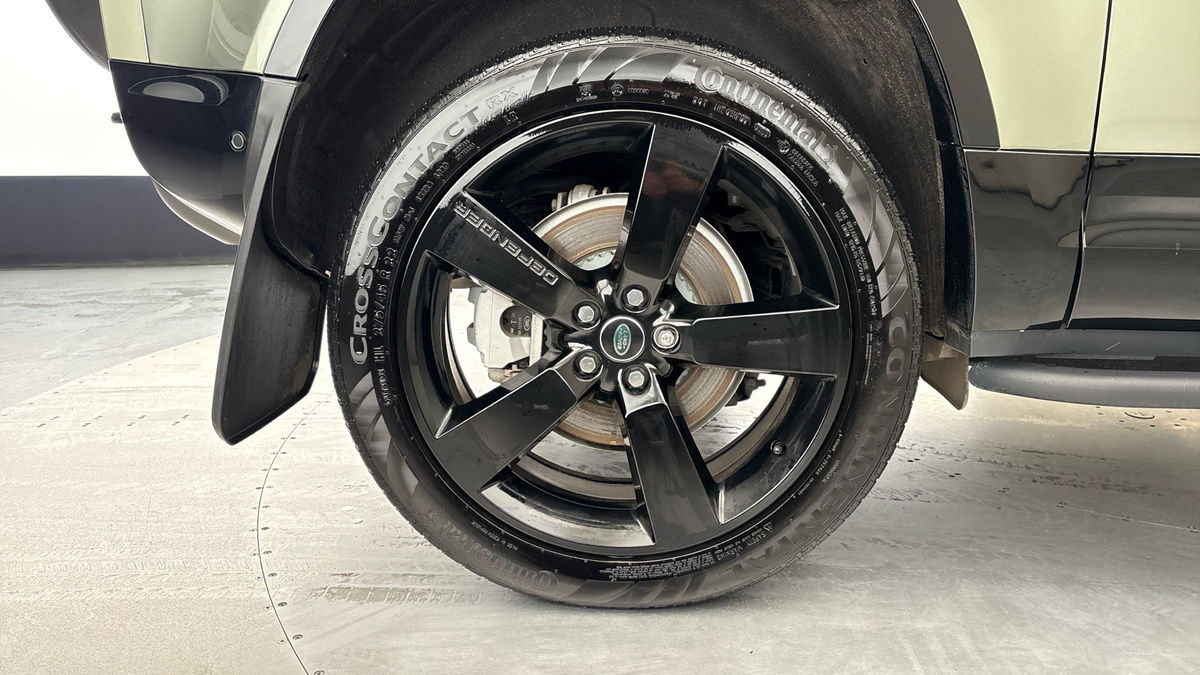 Land Rover Defender 90 Image 10