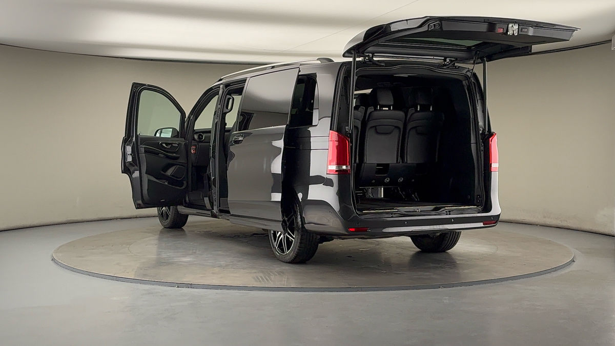 Mercedes-Benz V Class Image 23