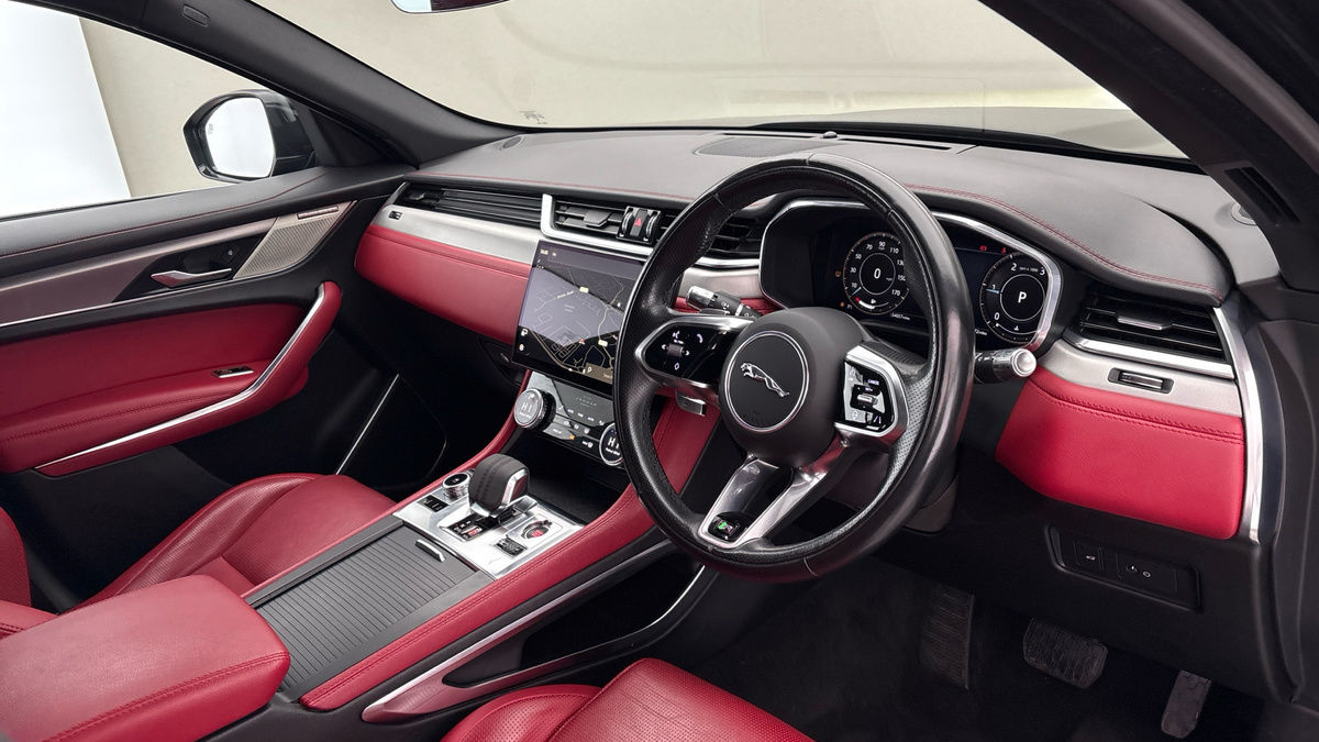 Jaguar F-PACE Image 5