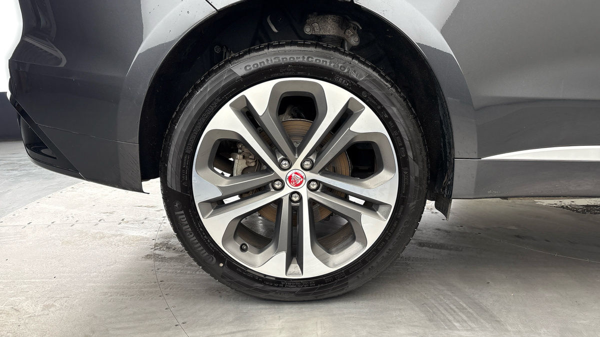 Jaguar F-PACE Image 10