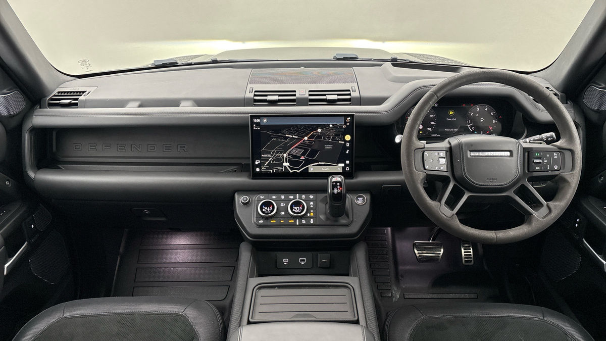 Land Rover Defender 110 Image 12