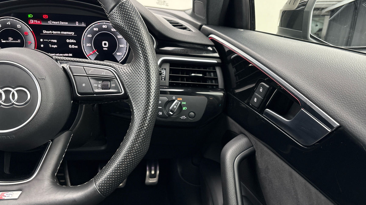 Audi A4 Avant Image 14