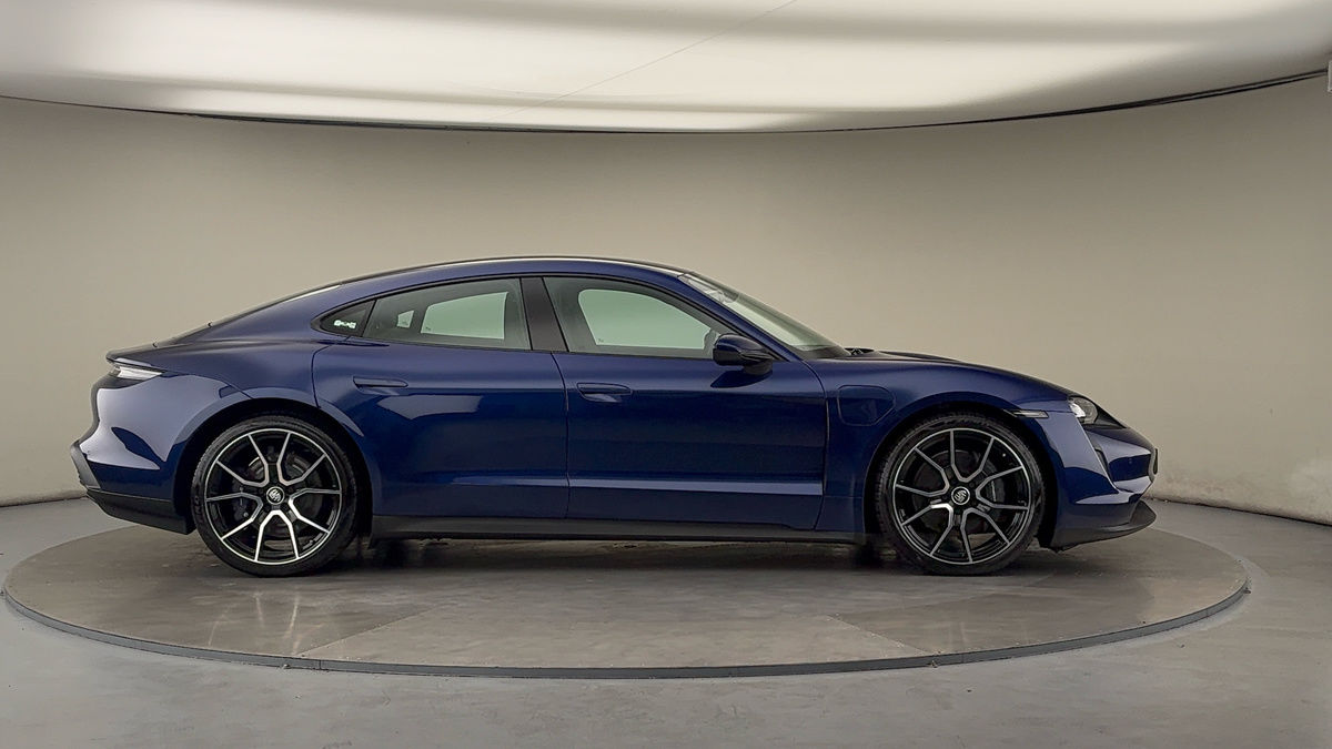 Porsche Taycan Image 16