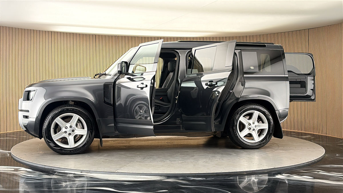 More views of Land Rover Defender 110
