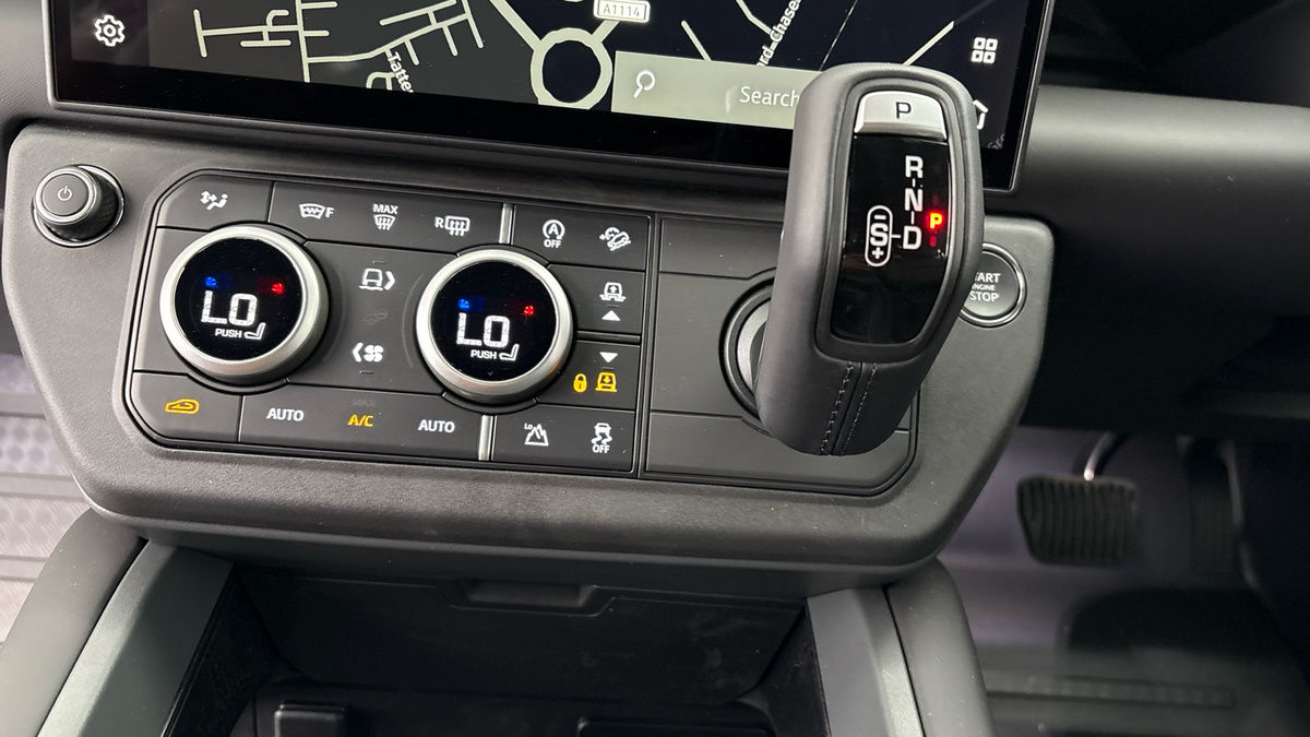 Land Rover Defender 110 Urban Image 6