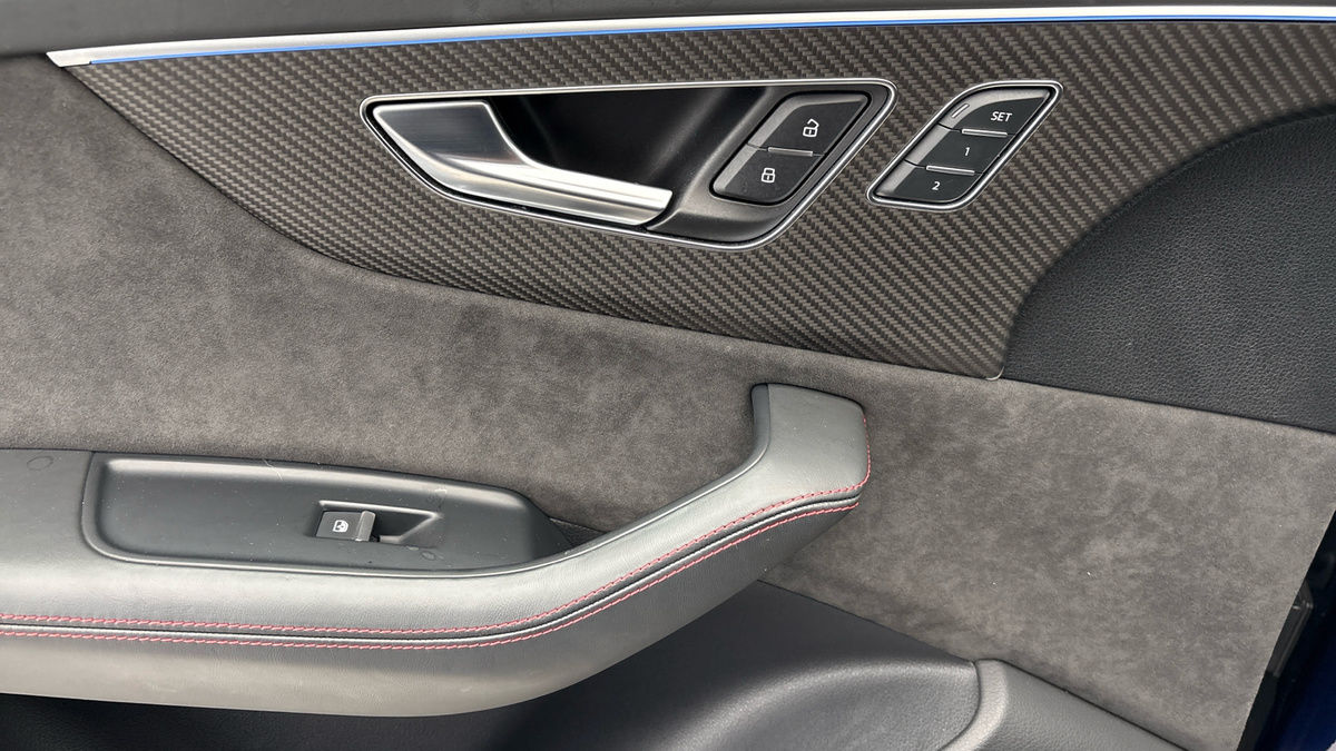 Audi RSQ8 Image 46
