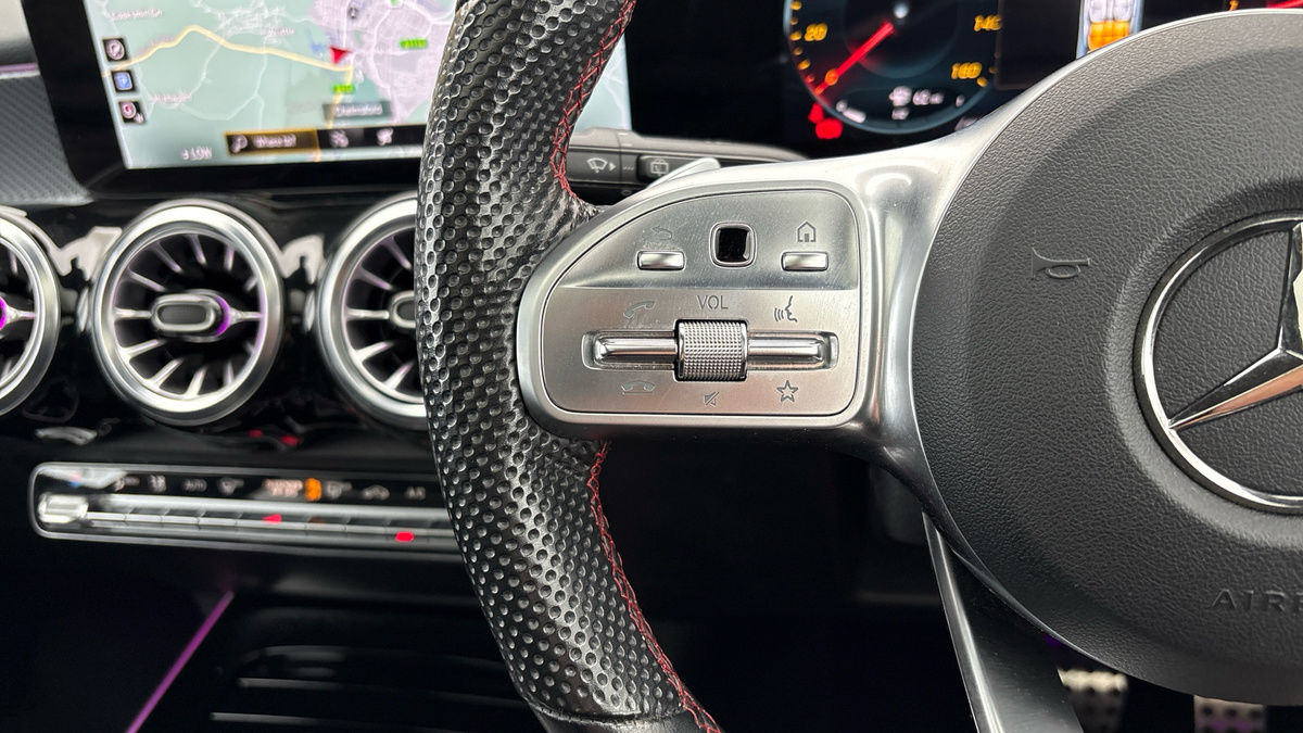 Mercedes-Benz GLB Image 13