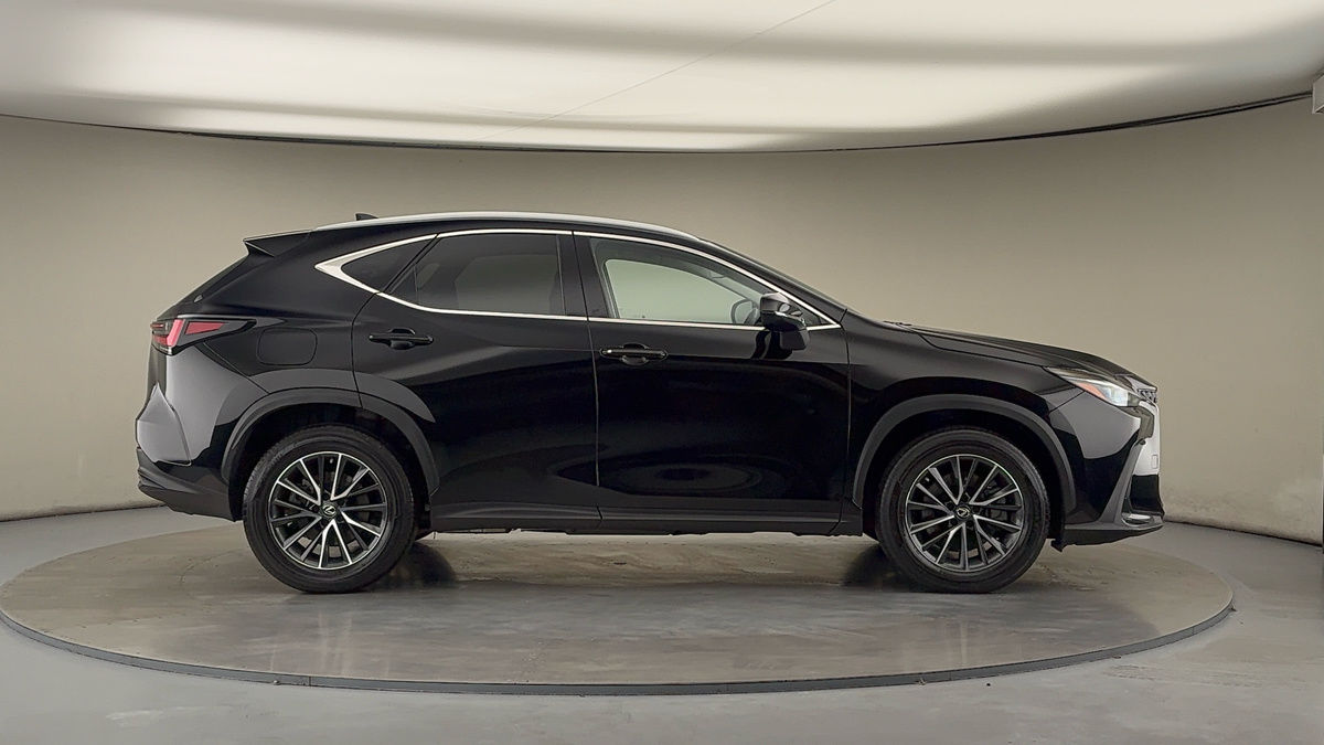 Lexus NX Image 16