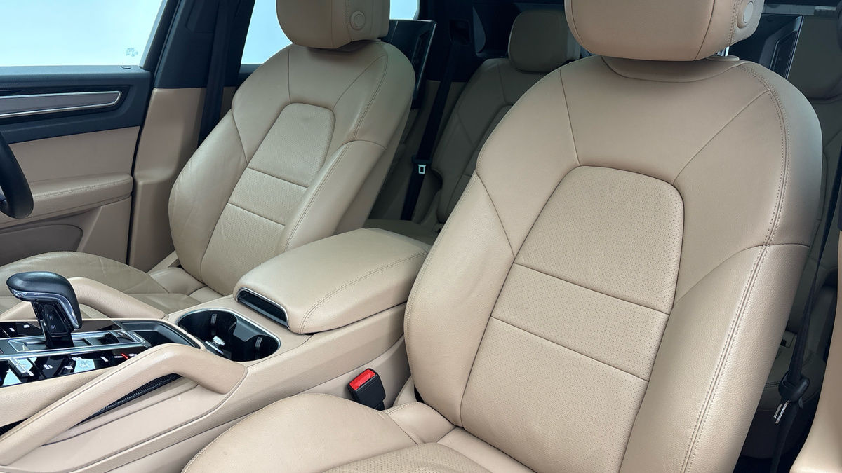 Porsche Cayenne Image 7