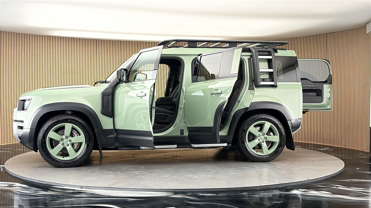 More views of Land Rover Defender 110