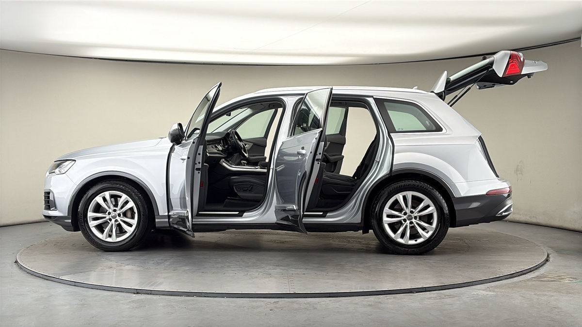 More views of Audi Q7