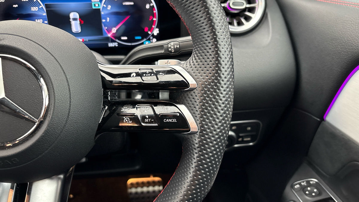 Mercedes-Benz GLA Image 14