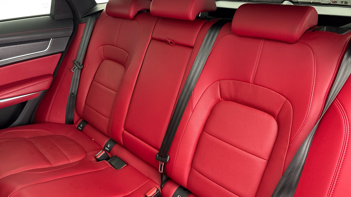 Jaguar F-PACE Image 8