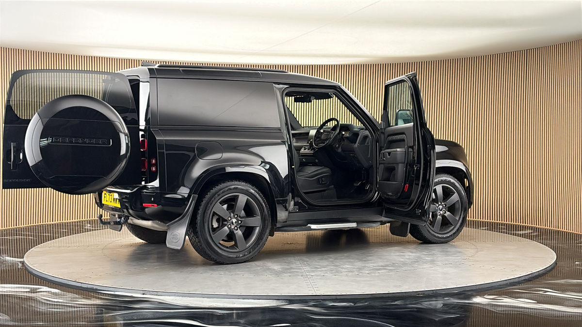 More views of Land Rover Defender 90