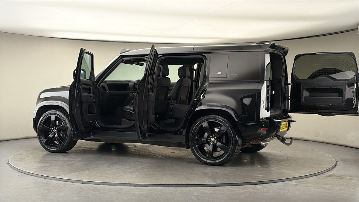 More views of Land Rover Defender 110