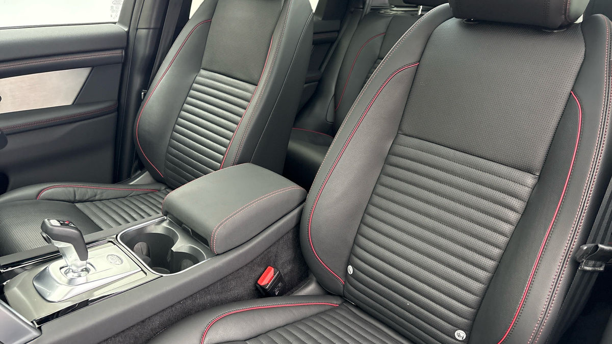 Land Rover Discovery Sport Image 7