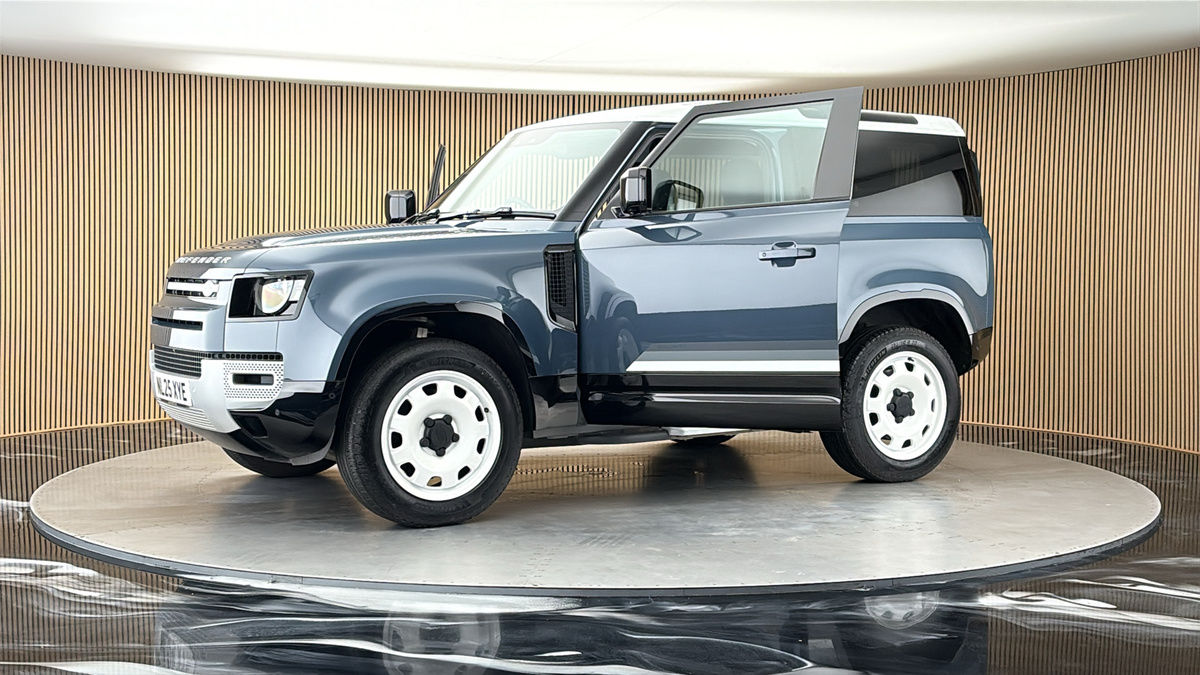 More views of Land Rover Defender 90